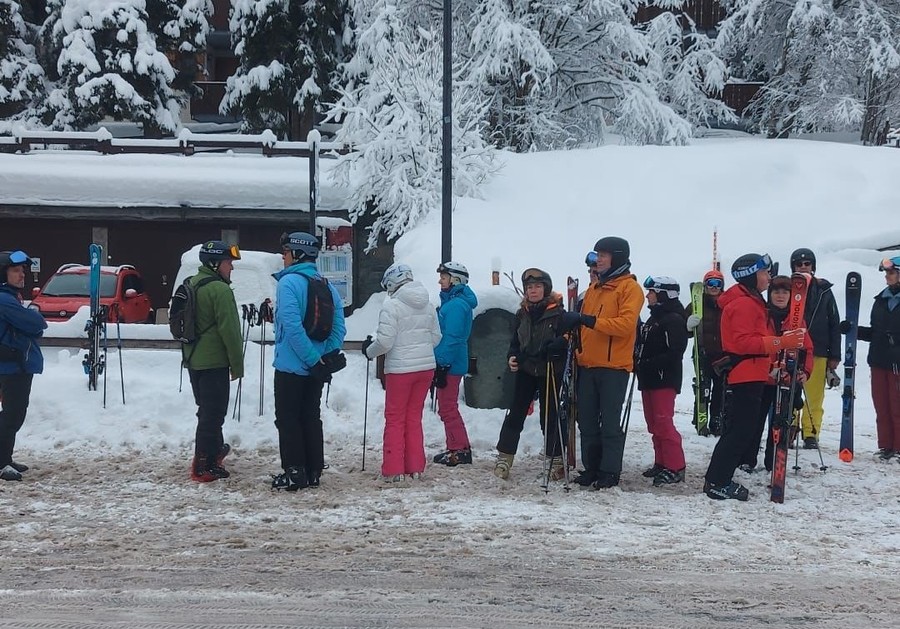 Attesa della navetta a Champoluc