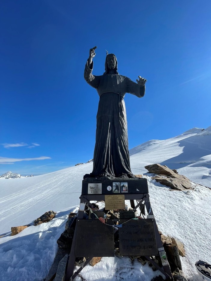 'Il Cristo delle Vette', 1955 - scultura di Alfredo Bai (1913-1980)