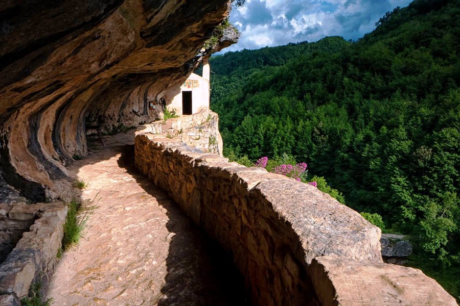 Abruzzo: l'eremo di San Bartolomeo in Legio