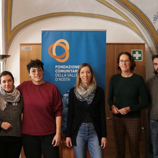 Da sn Patrik Vesan; Carol Roncali; la responsabile del servizio per la Cooperativa Noi&amp;gliAltri, Lucia Poli; la responsabile del servizio per la Cooperativa La Libellula, Paola Baccianella; Micol Laurencet e Diego Joyeusaz di Fondazione comunitaria Valle d’Aosta