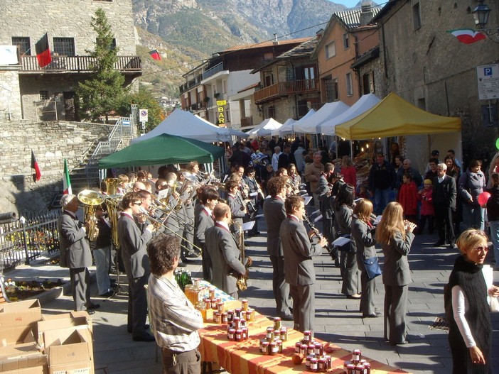 Chatillon, torna Mielivres: letteratura e gastronomia in onore del miele