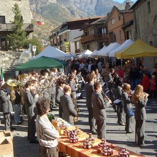 Chatillon, torna Mielivres: letteratura e gastronomia in onore del miele