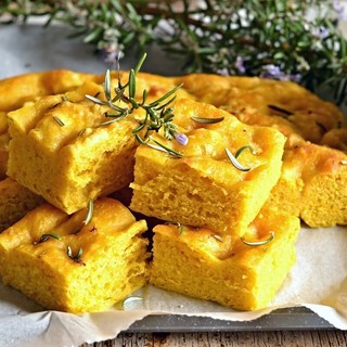 Focaccia alla zucca alta e soffice; Cinzia Raso e la sua preziosissima Pagina Del Goloso