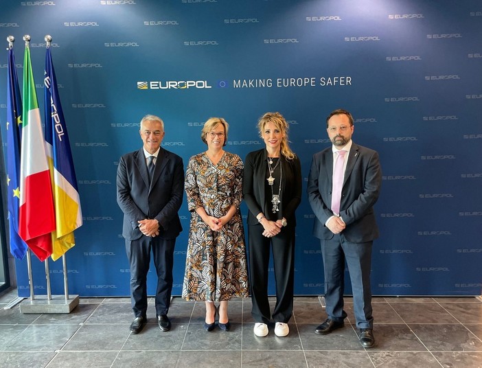 La senatrice Nicoletta Spelgatti (seconda da sn) insieme alla delegazione di Europol