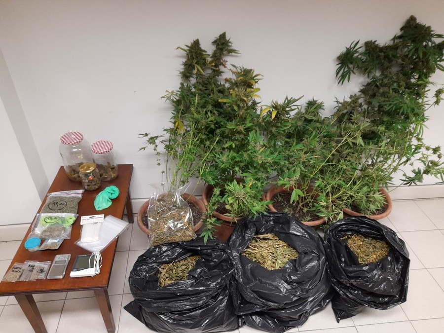 In casa avevano oltre cinque chili e mezzo di marijuana; coppia aostana agli arresti