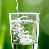 Acqua e idratazione: falsi miti e realtà