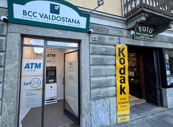 Nuovo ATM 'evoluto' della Bccv in piazza Chanoux ad Aosta