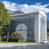 Aosta, l'Arco d'Augusto è ricomparso su tela; 'potevate pensarci subito, però...'