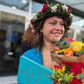 Stephanie Anselmet raggiante nel giorno della laurea conseguita all'Università della Valle d'Aosta