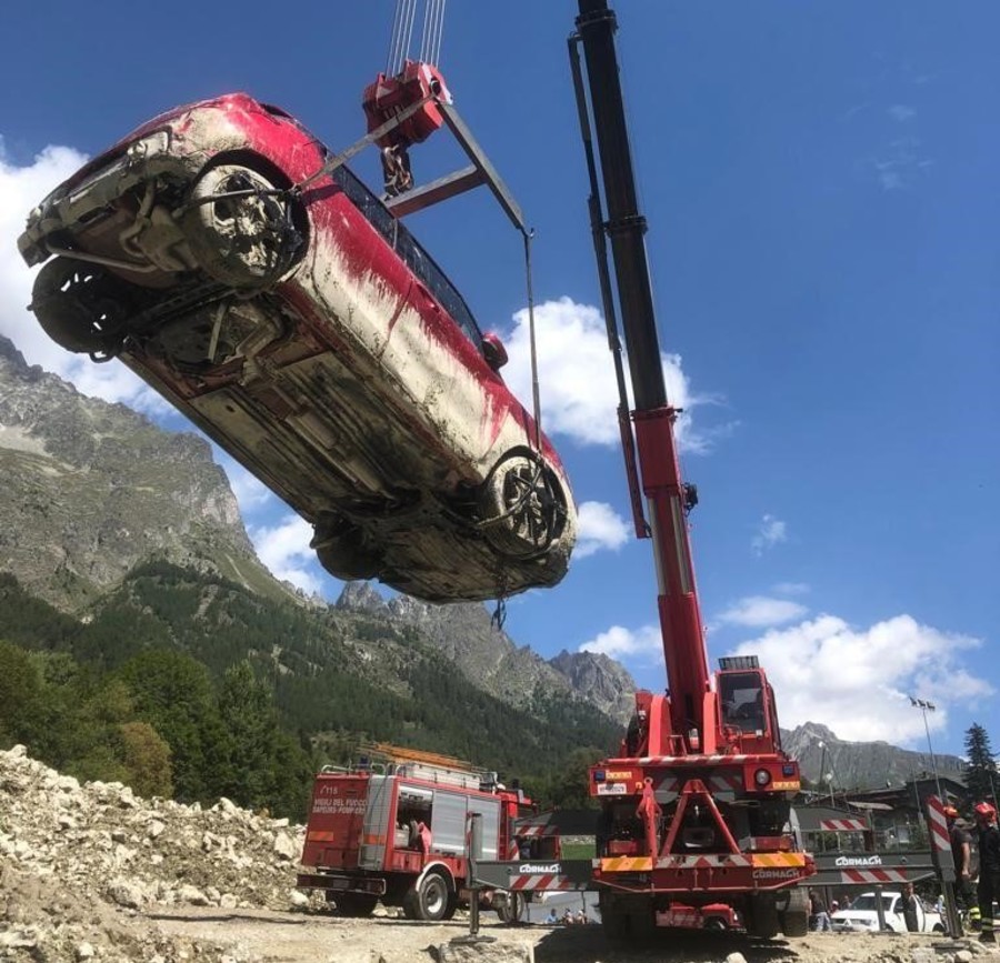 Frana Oyace, primi convogli per evacuare chi è rimasto bloccato