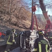 Vigili del fuoco impegnati per un incendio a Roisan e un'auto ribaltata a Nus