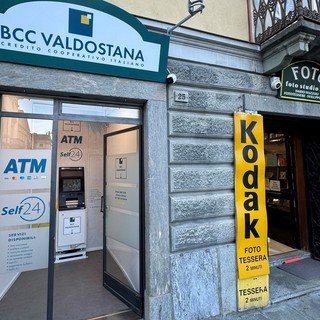 Nuovo ATM 'evoluto' della Bccv in piazza Chanoux ad Aosta