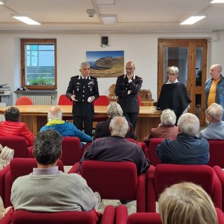 Anziani valdostani a lezione 'anti truffa' dai carabinieri