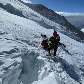 In corso recupero di un alpinista caduto in crepaccio sul Monte Rosa