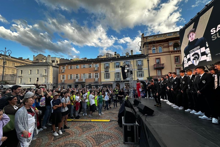 Hockey: piazza Chanoux ha accolto la festa di Ares Sport