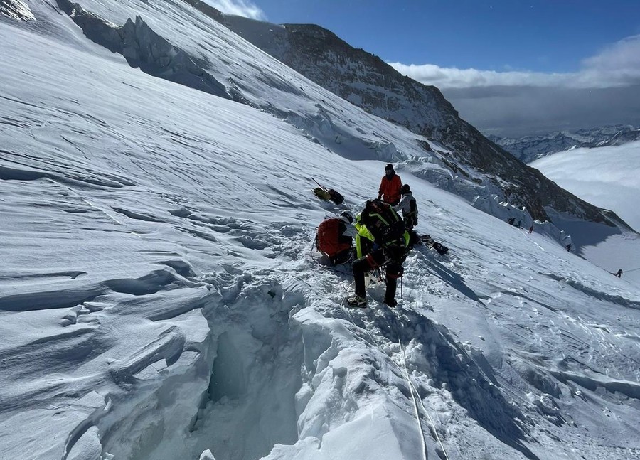 In corso recupero di un alpinista caduto in crepaccio sul Monte Rosa