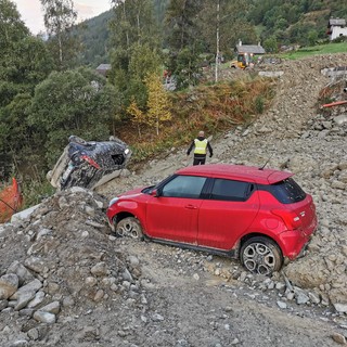 Frane di Ferragosto; a Oyace e a Bionaz centinaia di persone bloccate e 10 auto danneggiate; al Breuil cadute pietre a Singlin