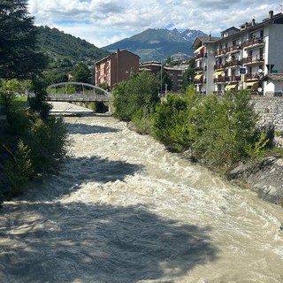 Aosta: Dalla diga di Place Moulin scarico controllato nel Buthier, non si cammina vicino alle rive