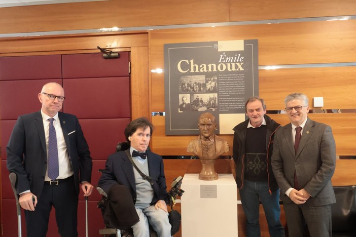 Busto commemorativo di Chanoux inaugurato nel foyer del Consiglio Valle