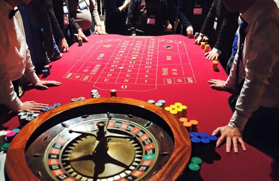 Boom di giovani corsisti croupier, al Casino di St-Vincent torna il fascino del 'rien ne va plus'