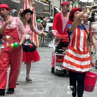 Aosta, impazza 'Commercianti in Festa' e dalle 20 'Serata Rossonera'