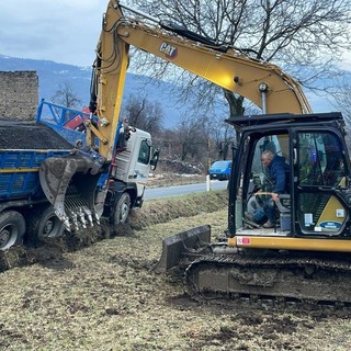 L'intervento in soccorso del camion a Jovençan