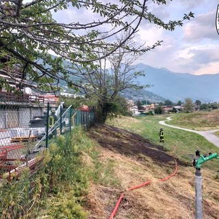 Sarre, domato incendio che lambiva un cantiere