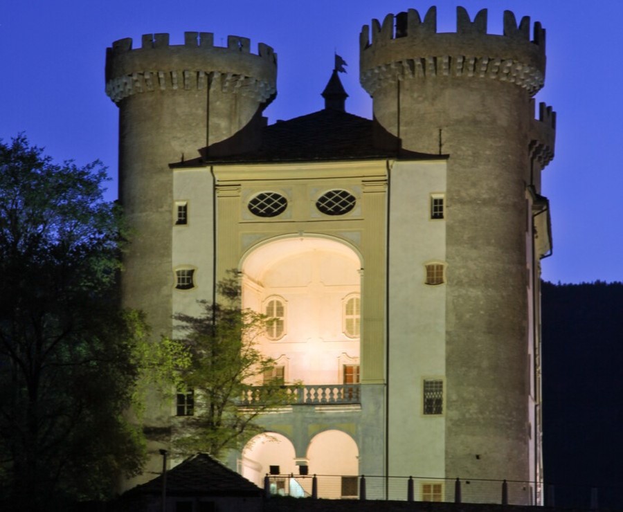 Il blu dell’Europa illumina il Castello di Aymavilles