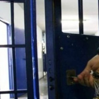 Detenuto aggredisce al collo agente della Penitenziaria nel carcere di Brissogne