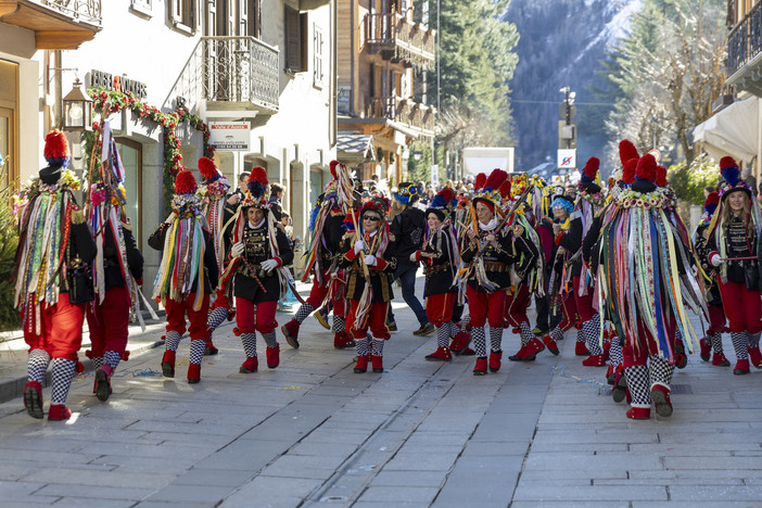 Tutto pronto per 'Lo Camentran', il suggestivo Carnevale di Courmayeur