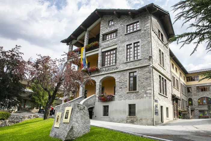 Courmayeur, nuove tariffe di sosta e viabilità hanno tenuto banco in Consiglio