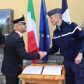 Il colonnello Giovanni Cuccurullo e il parigrado francese Frédéric Allamand alla firma del protocollo il 26 luglio