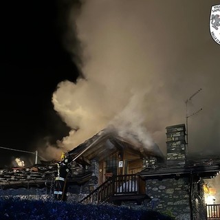 E' del pompiere volontario Sergio Cheney la casa in fiamme a Saint-Christophe VIDEO