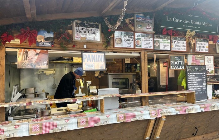 Marché Vert Noel: Tradizione e innovazione gastronomica si incontrano alla 'Cave des Gouts Alpins'