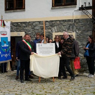 Offuscata dalle polemiche, la scopertura della targa commemorativa di fronte al Museo della Resistenza e centro di documentazione 'Émile Chanoux. Il sentiero dell'Europa'