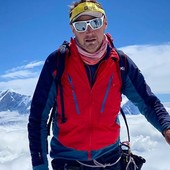 Marco Camandona in vetta al Dhaulagiri nell'ottobre 2021