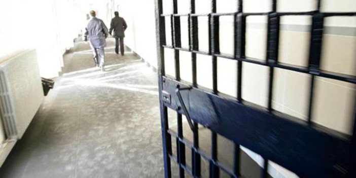 Respinge le accuse e resta in carcere il 18enne arrestato per stalking