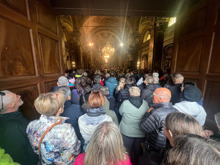 La pioggia che tanto amava ha accompagnato l'ultimo viaggio di Denis Trento