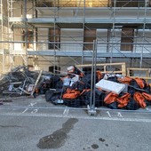 Aosta, discarica di immondizie in un cantiere del 'Bonus 110' al quartiere Cogne