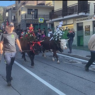 Valtournenche, emozioni e tradizione alla grande festa della Desarpa I VIDEO