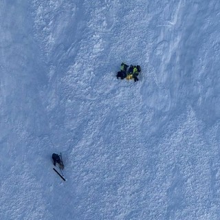 Soccorsi sul Bianco scialpinista in valanga e freerider caduto