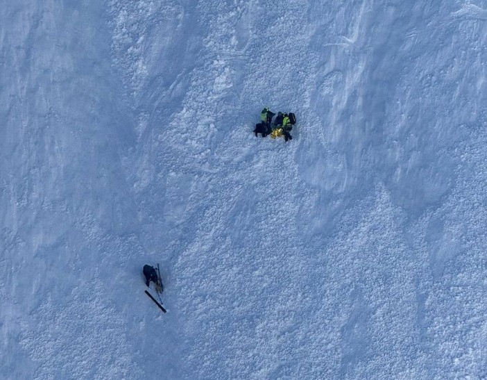 Soccorsi sul Bianco scialpinista in valanga e freerider caduto