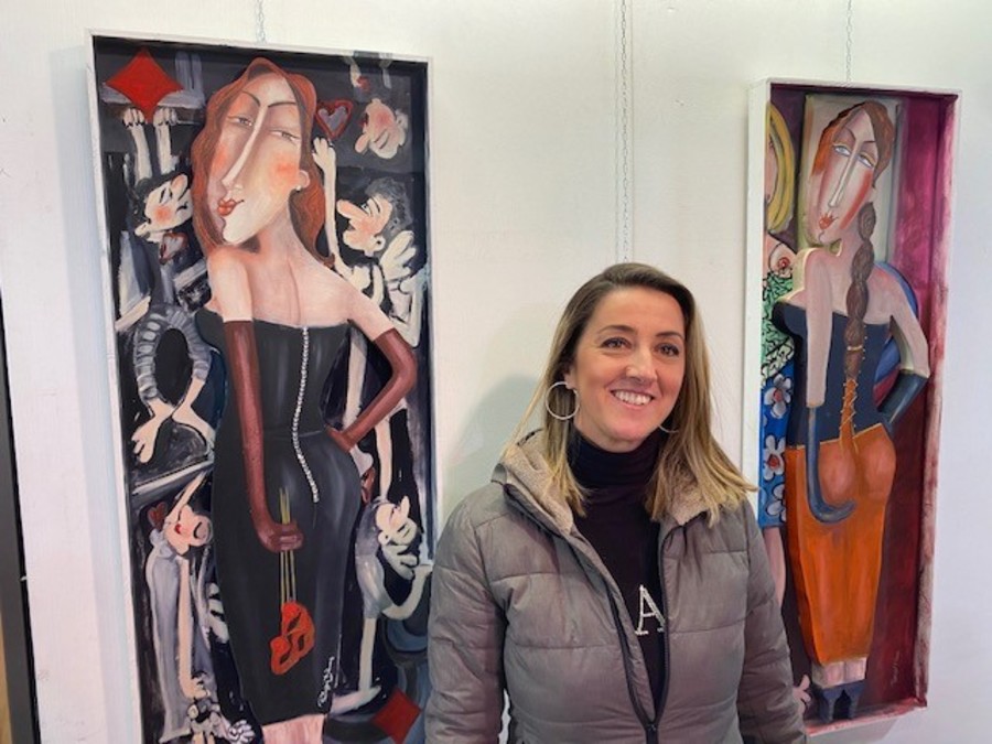 Patrizia D'Anna con le sue opere (cliccare sulla foto per avviare la gallery)