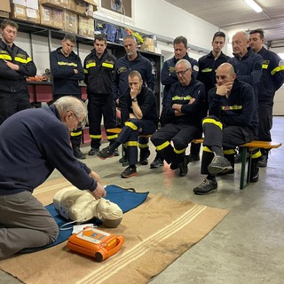 Nuovo defibrillatore per il distaccamento dei Vigili del fuoco volontari di Quart