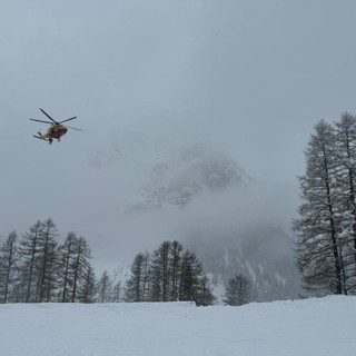 Freeride cade da salto di roccia alla Zerotta in Val Veny