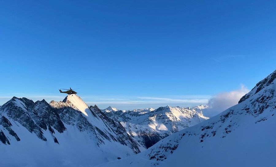 Cade e muore mentre scende lungo il Mont Velan