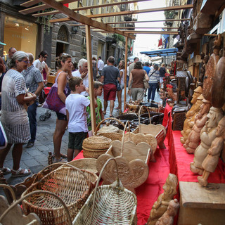 Folla in festa alla Foire d'Été