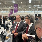 Stefano Gosatti (a sn), delegato Fisar Valle d'Aosta insieme a Roberto Donadini, presidente nazionale della Federazione italiana dei sommelier