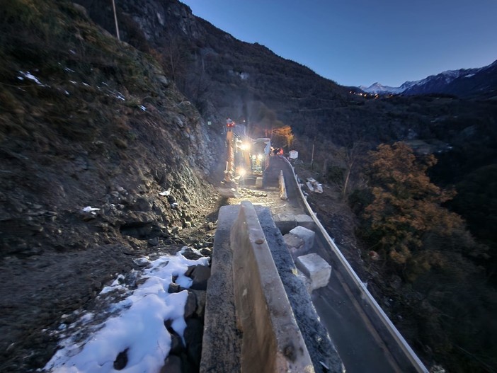 Frana su un cantiere lungo la regionale della Val d'Ayas