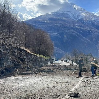 La frana in località Ronc Grangia (foto da Fb 'Amici dei Vigili del fuoco volontari di Pont-Saint-Martin)